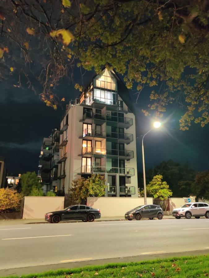 Latimer Loft - Christchurch Holiday Homes Экстерьер фото