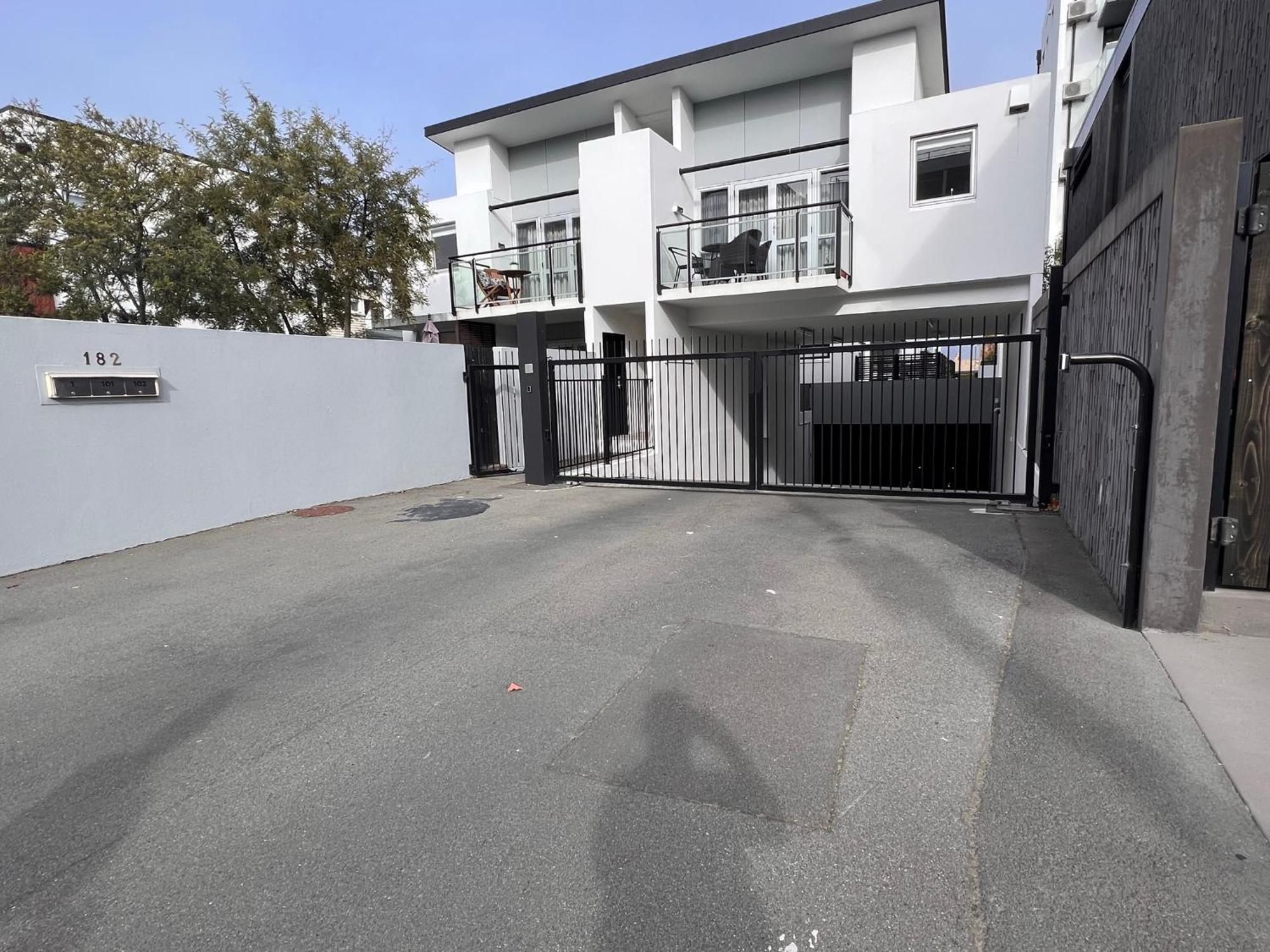 Latimer Loft - Christchurch Holiday Homes Экстерьер фото