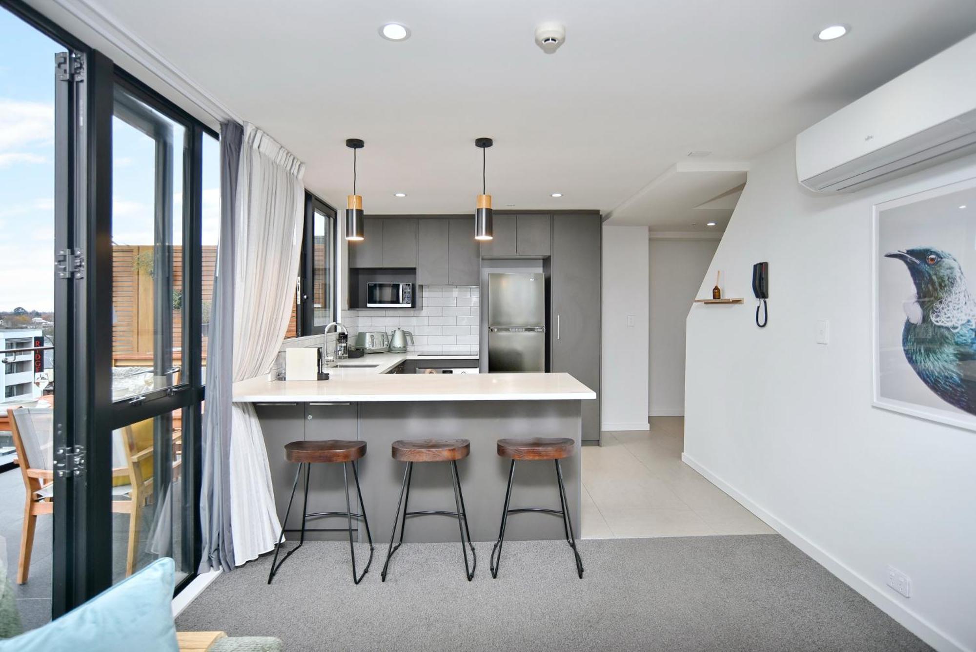 Latimer Loft - Christchurch Holiday Homes Экстерьер фото