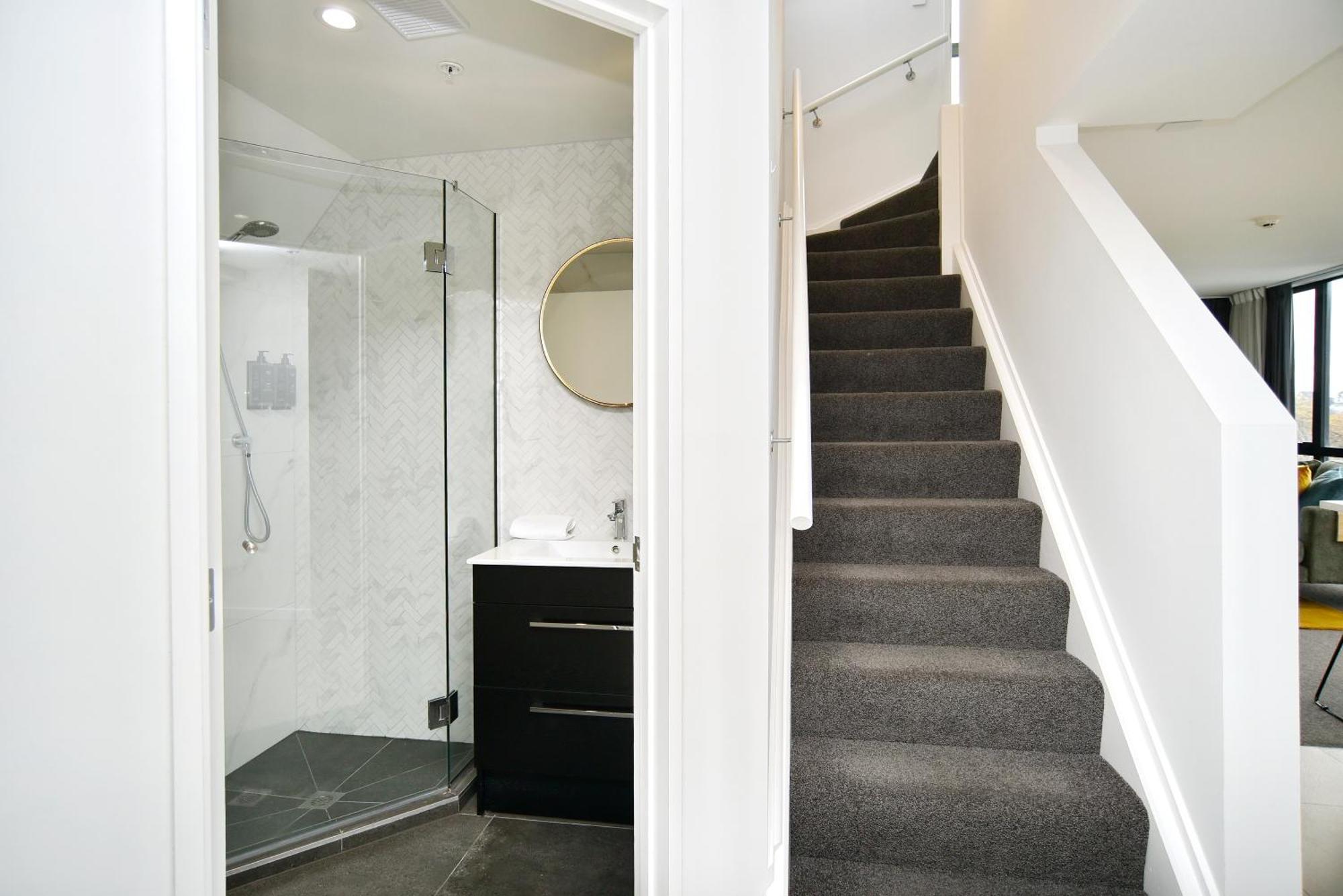 Latimer Loft - Christchurch Holiday Homes Экстерьер фото