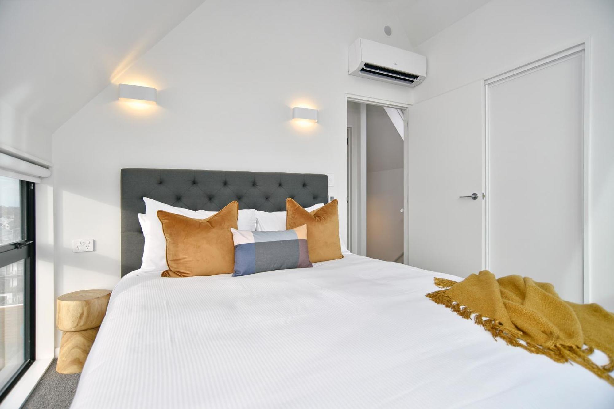 Latimer Loft - Christchurch Holiday Homes Экстерьер фото