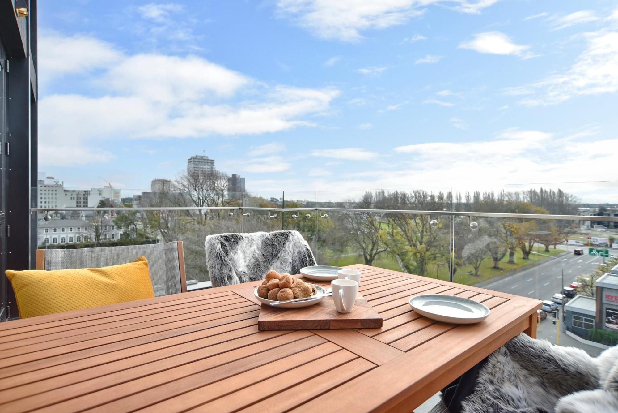 Latimer Loft - Christchurch Holiday Homes Экстерьер фото