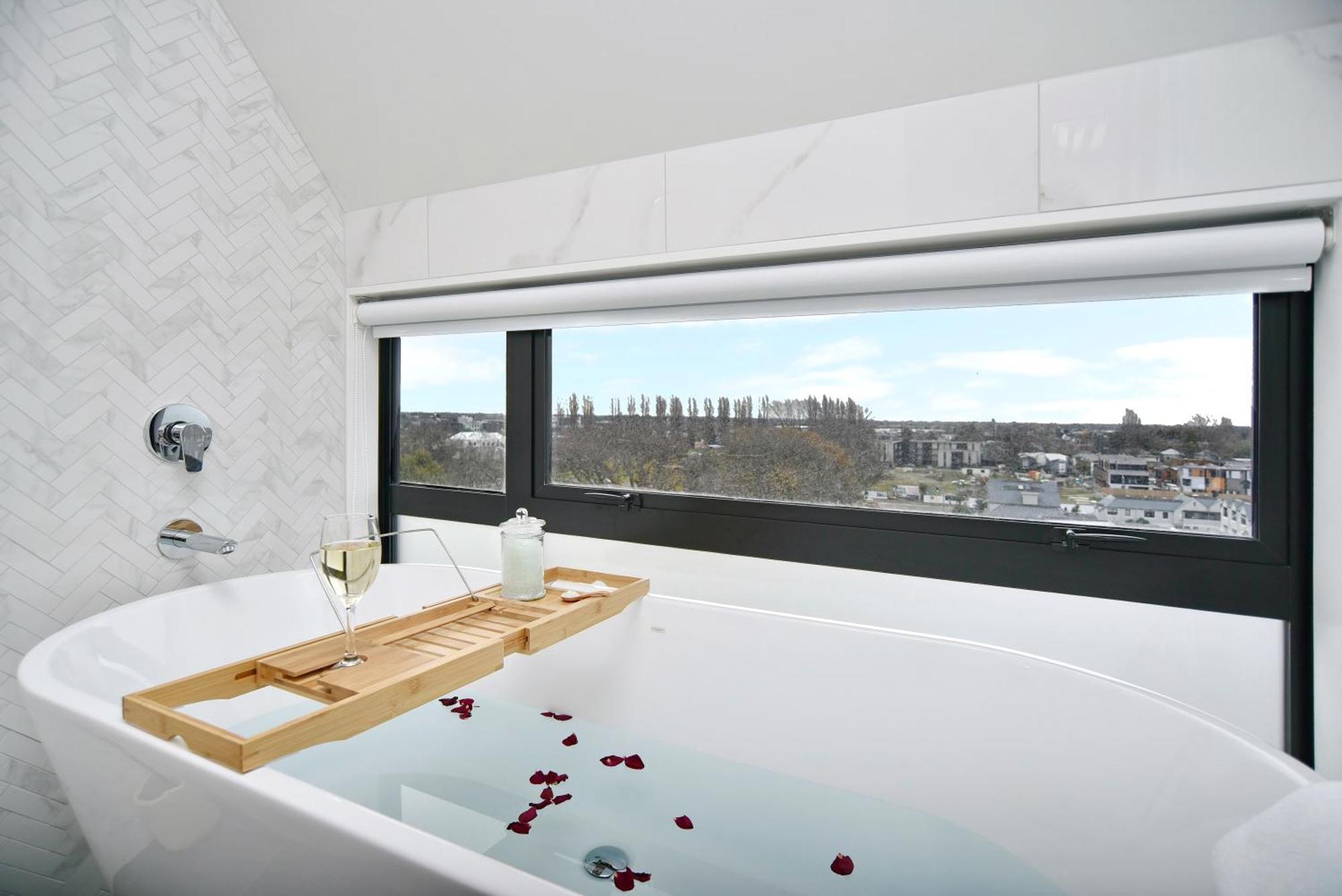 Latimer Loft - Christchurch Holiday Homes Экстерьер фото