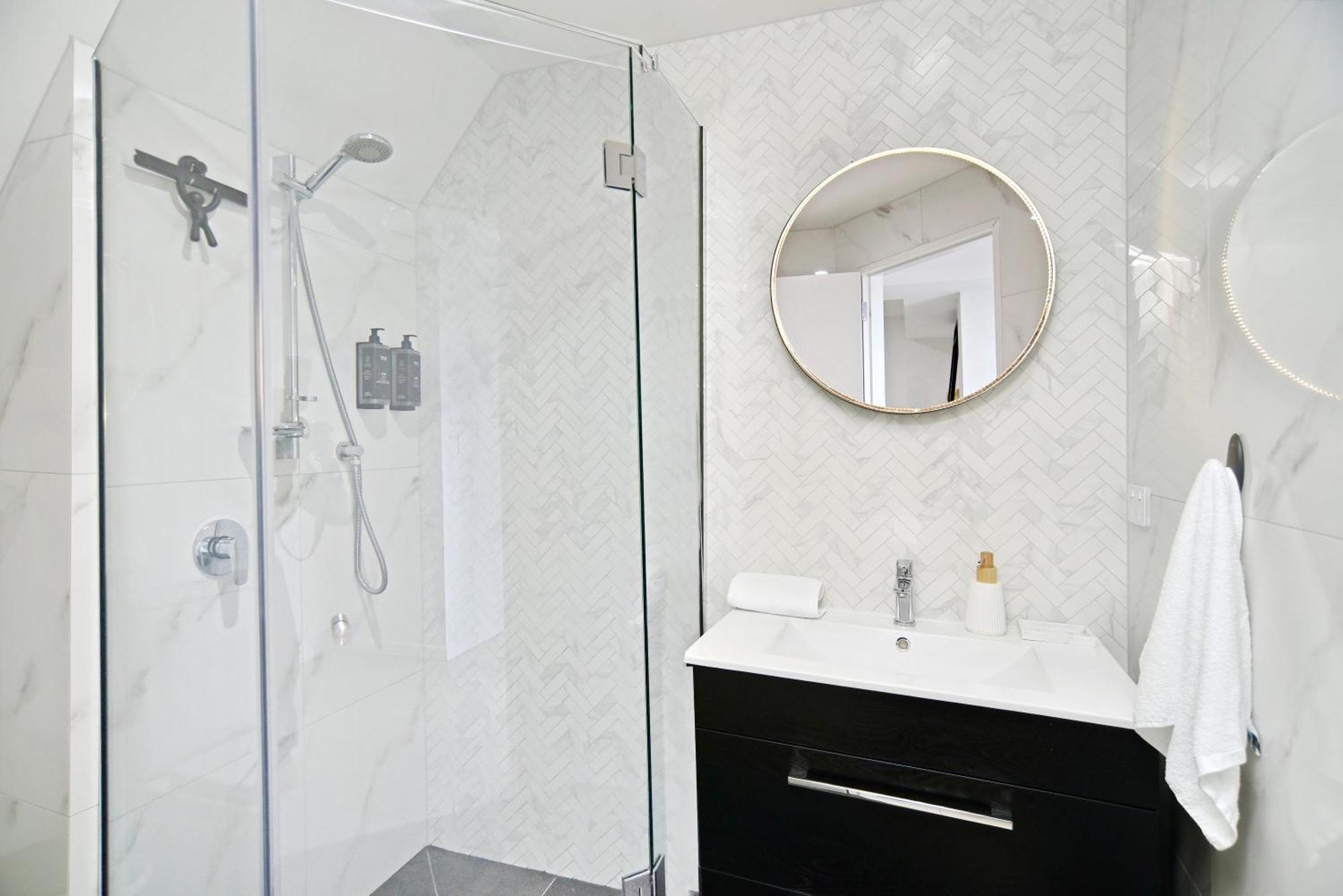 Latimer Loft - Christchurch Holiday Homes Экстерьер фото