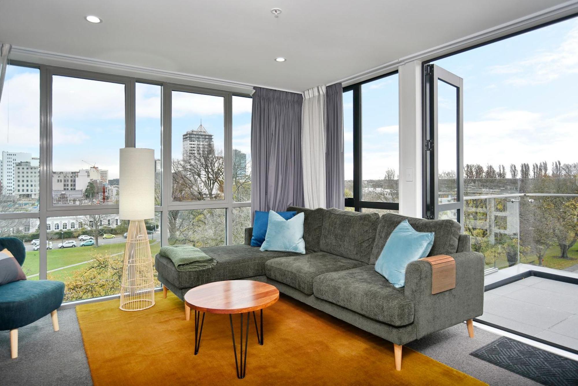 Latimer Loft - Christchurch Holiday Homes Экстерьер фото